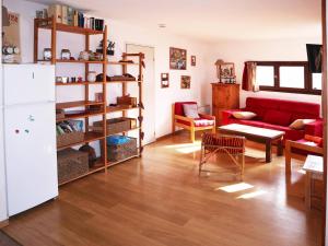 a living room with a red couch and a table at Appartement Les Orres, 2 pièces, 8 personnes - FR-1-322-191 in Les Orres