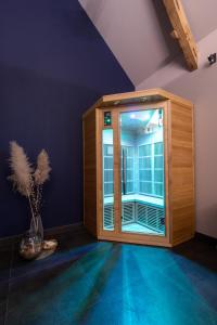 a room with a large wooden room with a window at Chambre d hôtes Le Cottage in Boeseghem