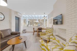 a living room with a couch and chairs and a table at Les appartements de l'atelier paris 15 in Paris