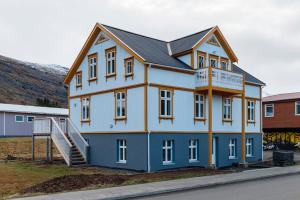 a large house with a gambrel roof at Steinholt, charming & just renovated apartment ! in Seyðisfjörður