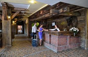 Hostia v ubytovaní Hotel Żubrówka Spa & Wellness + 37 fotografií