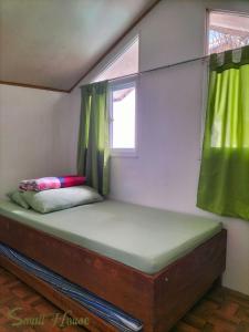 Postel nebo postele na pokoji v ubytování Small House - Baguio