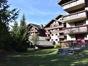 a large apartment building with a grass yard in front of it at Appartement Méribel, 3 pièces, 6 personnes - FR-1-180-201 in Méribel