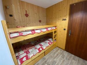 a small room with two bunk beds in it at Appartement Le Grand-Bornand, 2 pièces, 6 personnes - FR-1-241-52 in Le Grand-Bornand