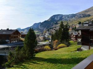 a view of a village with mountains in the background at Appartement Le Grand-Bornand, 1 pièce, 4 personnes - FR-1-241-96 in Le Grand-Bornand