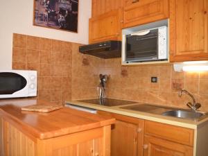 a kitchen with a sink and a microwave at Appartement Le Grand-Bornand, 1 pièce, 4 personnes - FR-1-241-51 in Le Grand-Bornand