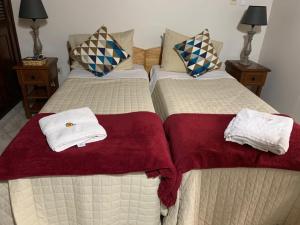 Una cama o camas en una habitación de Sol de Luque Casa-hotel
