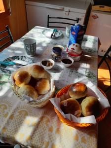 a table with two baskets of bread on it at Hospedaje familiar Tenchita in Chaitén