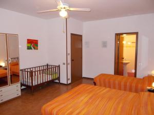 A bed or beds in a room at Pensione Delfino Azzurro