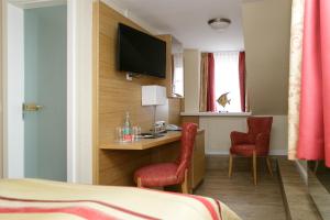Köök või kööginurk majutusasutuses Hotel Neuwarft Altbau