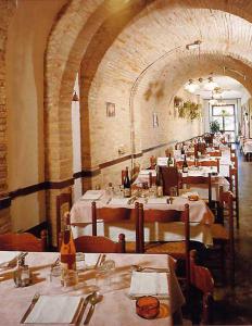 A restaurant or other place to eat at Pensione Delfino Azzurro