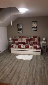 Χώρος καθιστικού στο Au bout du bois Piscine sauna hammam accessible en saison et le logement accessible toute l annee