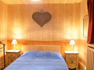 a bedroom with a bed with a heart on the wall at Appartement Méribel, 3 pièces, 6 personnes - FR-1-180-160 in Méribel