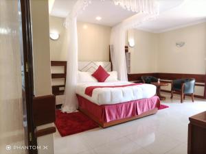 Meru Slopes Hotel客房内的一张或多张床位