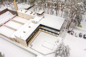 an overhead view of a building covered in snow at Tartumaa Tervisespordikeskus in Uderna