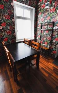 a dining room with a table and a window at WOKU Studio - apartament in Świebodzice