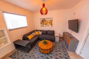 Imagen de la galería de Casa Verde Hotel - Steps to the Beach, Pool, Restaurant & Bar, en Rincón