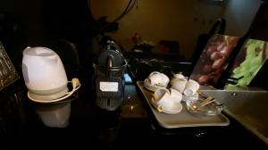 Kahvin ja teen valmistusvälineet majoituspaikassa Oasi di Monchiero