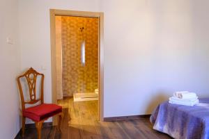 a room with a table and a chair and a shower at Casa Rural Cristina in Morcuera +19 photos
