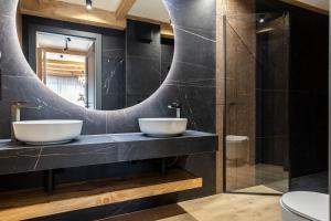 Vonios kambarys apgyvendinimo įstaigoje Szymaszkowa 7 - luksusowe apartamenty - sauna zewnętrzna i parking w cenie