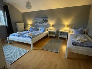 Un pat sau paturi într-o cameră la Waxenstein 13