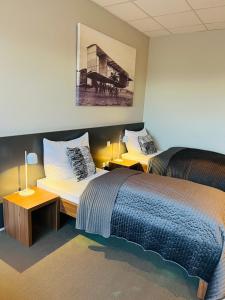 a bedroom with two beds and a picture of a piano at Aircraft Hotel & Events in Neuhausen ob Eck