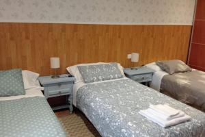 Łóżko lub łóżka w pokoju w obiekcie "Descanso en Babia " VUT-LE-483