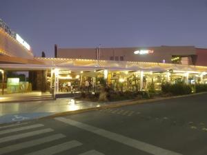 Bazén v ubytování Cálido y confortable Chalet a metros Mendoza Plaza Shopping nebo v jeho okolí