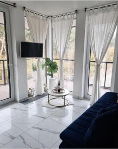 Μια τηλεόραση ή/και κέντρο ψυχαγωγίας στο Apartament DoriSun-Lighthouse Mrzeżyno