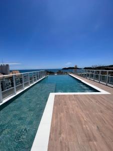 a swimming pool on the roof of a building at Vila do Centro Apart Hotel in Bombinhas