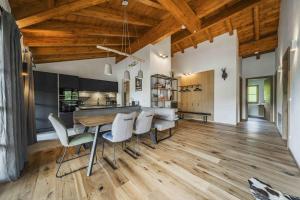 Kuchyň nebo kuchyňský kout v ubytování Dachstein West Apartment T4
