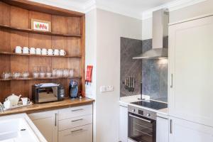 Kuchyň nebo kuchyňský kout v ubytování Lorimer Apartment