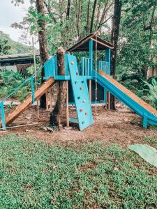 Kawasan permainan kanak-kanak di Little Escape