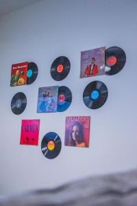 Ein Haufen CDs hängen an einer Wand in der Unterkunft BV Classic 3 Bedrooms At Cliff Oak Leeds Perfect For Contractors in Leeds