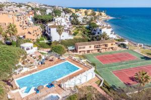 Fotografie z fotogalerie ubytování Studio on the beach, with pool, bar and tennis v destinaci Sitio de Calahonda