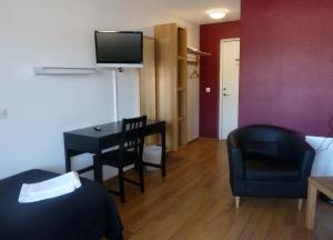 Televisyen dan/atau pusat hiburan di Sure Hotel by Best Western Lagan