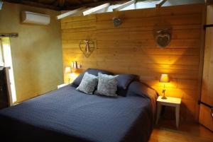 Posteľ alebo postele v izbe v ubytovaní Logis de Bournet