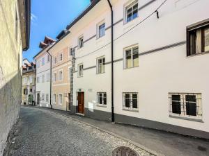 an empty street in the old town of škochens at Sweet Stay Castle Apartment in Ljubljana