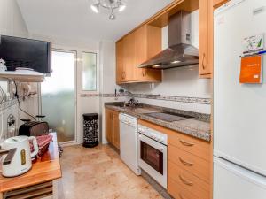 Kuchyň nebo kuchyňský kout v ubytování 2091- Apt close from all amenities