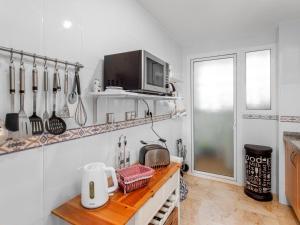 Kuchyň nebo kuchyňský kout v ubytování 2091- Apt close from all amenities