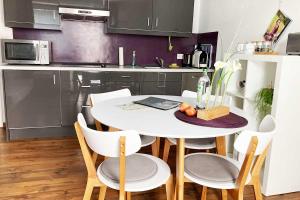 Kuchyň nebo kuchyňský kout v ubytování TS Apartments