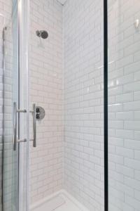 O baie la Luxury Contemporary Condo in Downtown Collingwood 97044