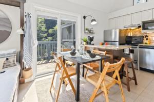 a kitchen and dining room with a table and chairs at Blue Mountain The Parker Slopeside in Blue Mountains