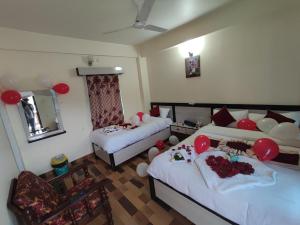 Ліжко або ліжка в номері Hotel Kajiinn