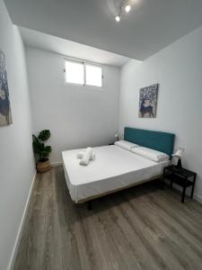 a white room with a bed and a window at Los Almendros - Free Parking in Córdoba