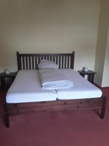 Tempat tidur dalam kamar di Hotel Zum Schwanen