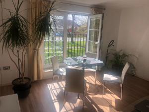 a dining room with a table and chairs and a window at Gorgeous apartment + attentive host + free parking in York