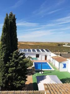 an overhead view of a house with a swimming pool at Casa Rural Horizontes de la Mancha in El Toboso