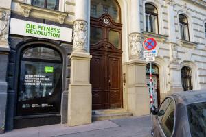 a building with a large wooden door on a street at Vienna Living Apartments - Gumpendorfer Straße in Vienna
