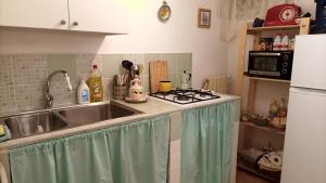 A kitchen or kitchenette at Agliata 138